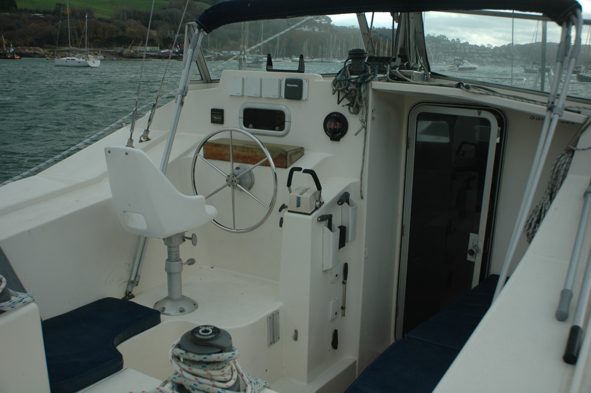 Comfortable cockpit with helmsman's seat and lines led aft - Solaris Sunrise 36